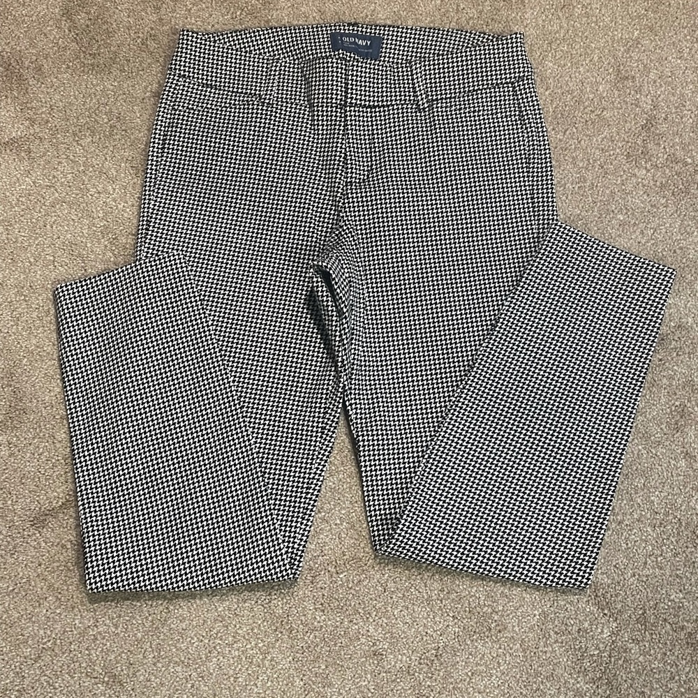 Women’s Old Navy Mid-rise Pixie Pants